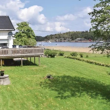 Amazing In Vesteroy With Kitchen Holiday home *