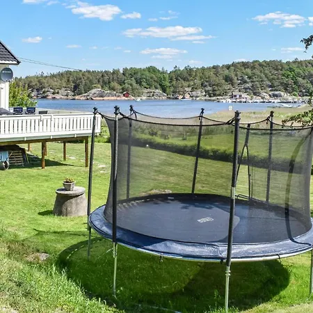 Amazing In Vesteroy With Kitchen Holiday home Hauge (Hvaler)